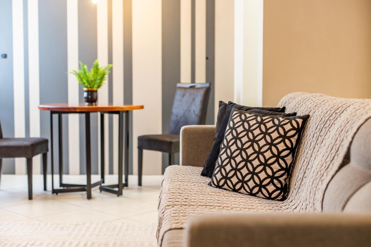 Delupo Hotel - Livin Studios Criciuma  Bagian luar foto